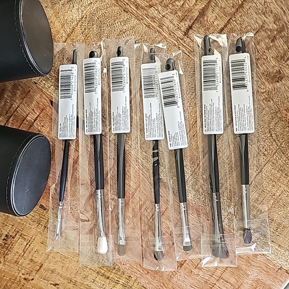 Morphe X Jame Charles brush case with brushes - Picture 3 of 8